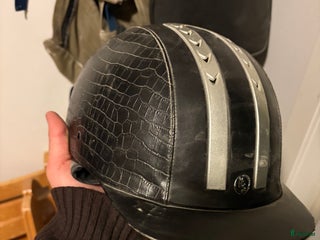 Hjälmar ryttarutrustning till salu: Begagnad hjälm i Dvärsätt - Annons 1