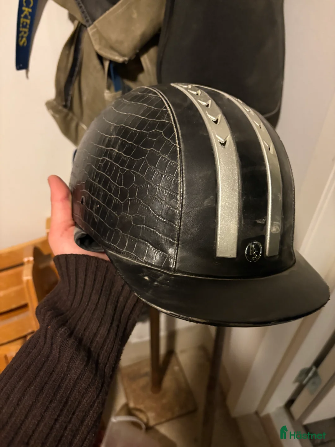 Hjälmar ryttarutrustning till salu: Begagnad hjälm i Dvärsätt - Annons 1