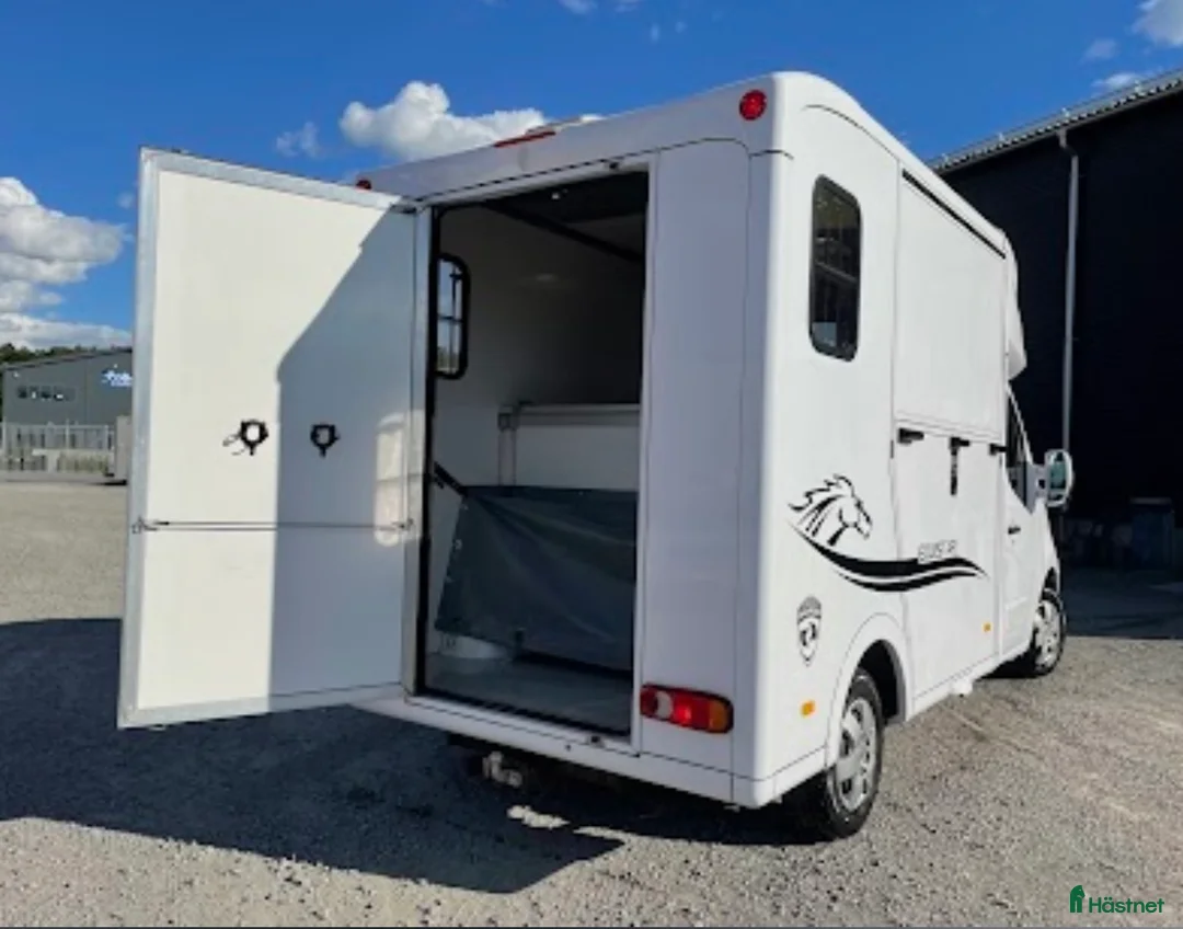 Hästlastbilar  fordon & transport till salu: B kors buss i Odensbacken - Annons 2