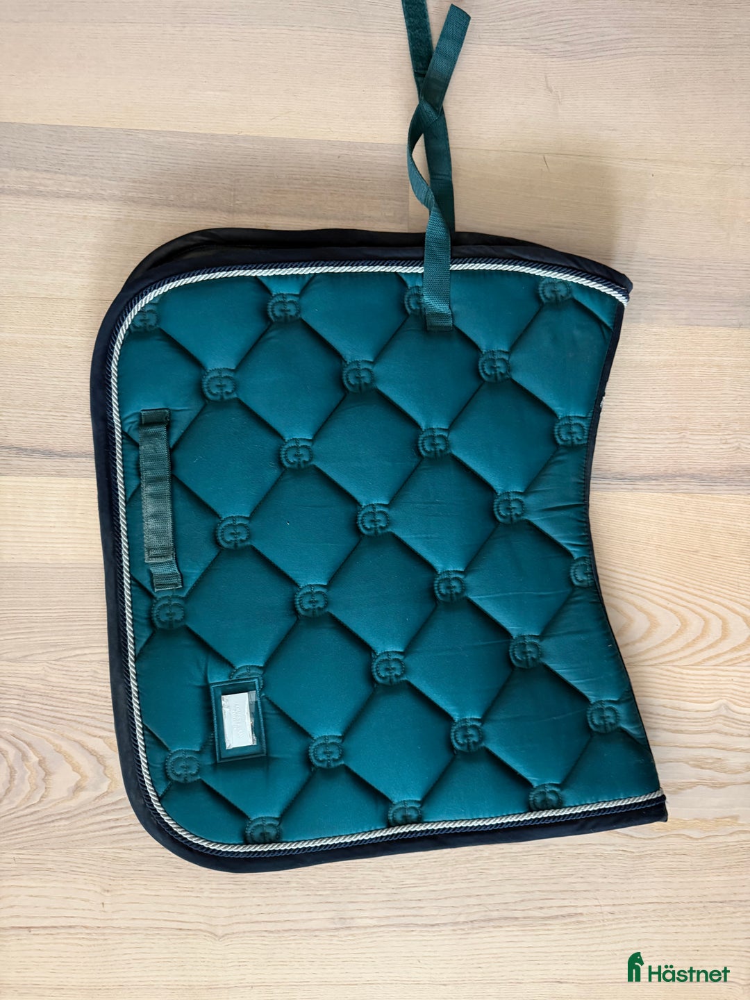 Schabrak & Vojlockar hästutrustning till salu: Flera Equestrian Stockholm dressyrschabrak/sett i Sävedalen - Annons 4