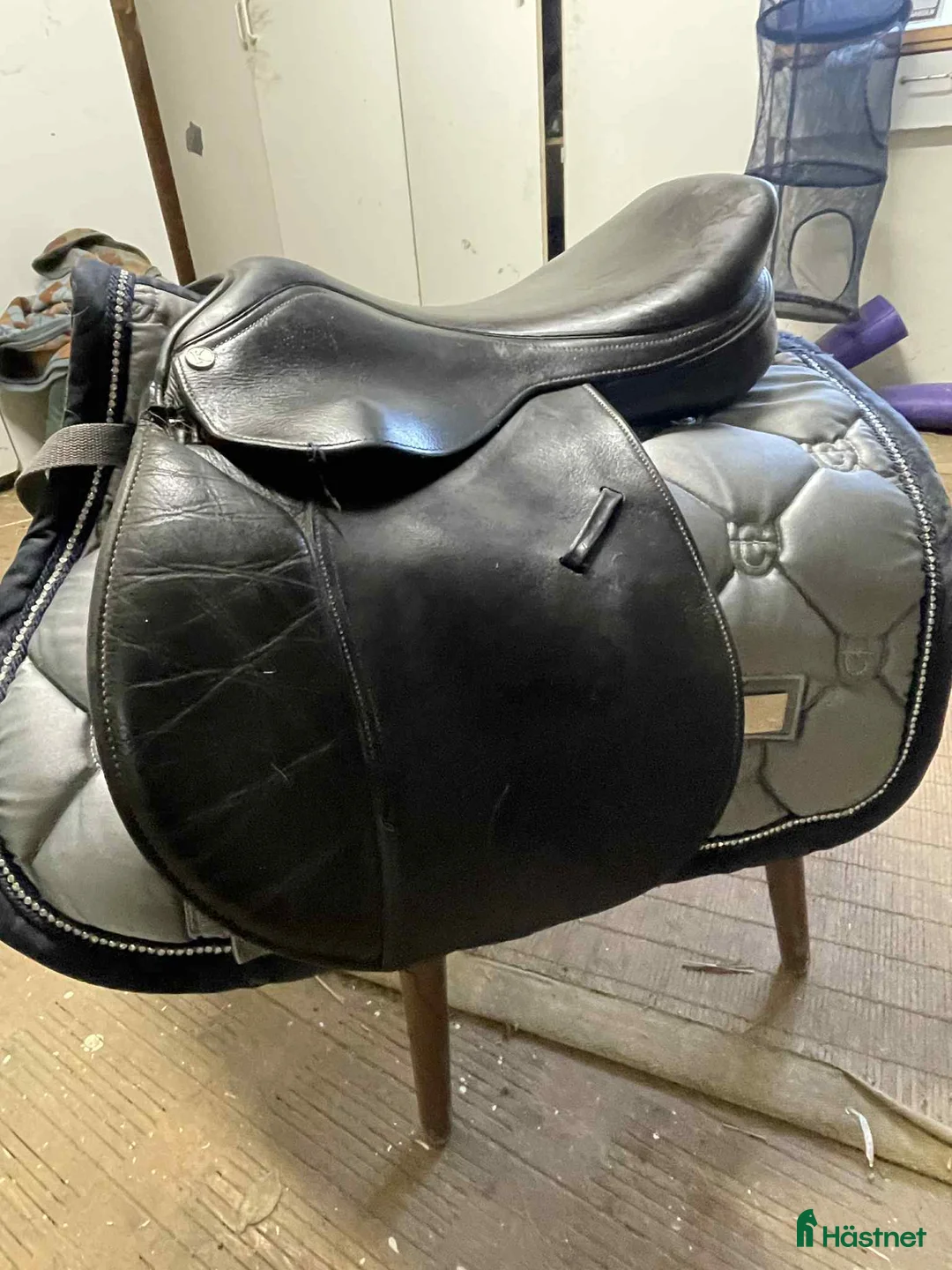 Sadlar hästutrustning till salu: Svart ponny sadel Knight 16'' i Heberg - Annons 3