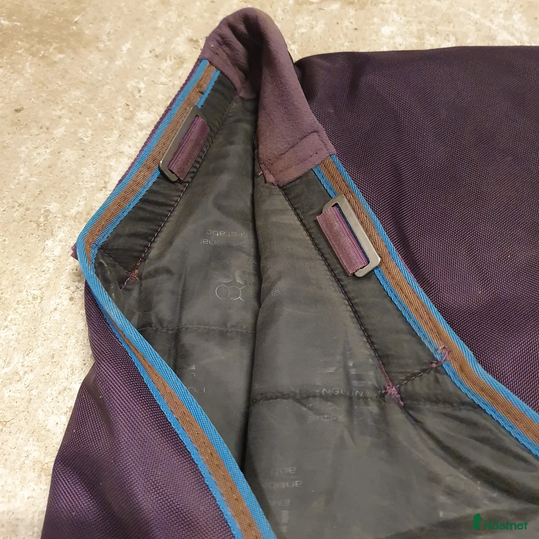 Täcken hästutrustning till salu: Premier Equine Titan 200g 6.3/140-145 i Tranås - Annons 6