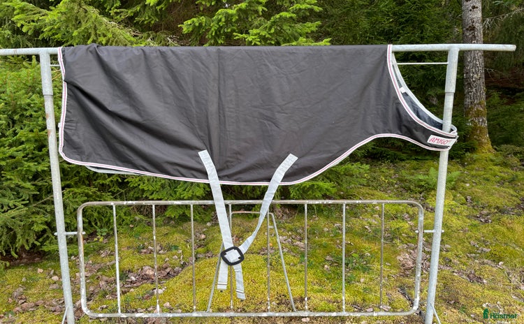 Täcken hästutrustning till salu i Rimbo - Annons 15