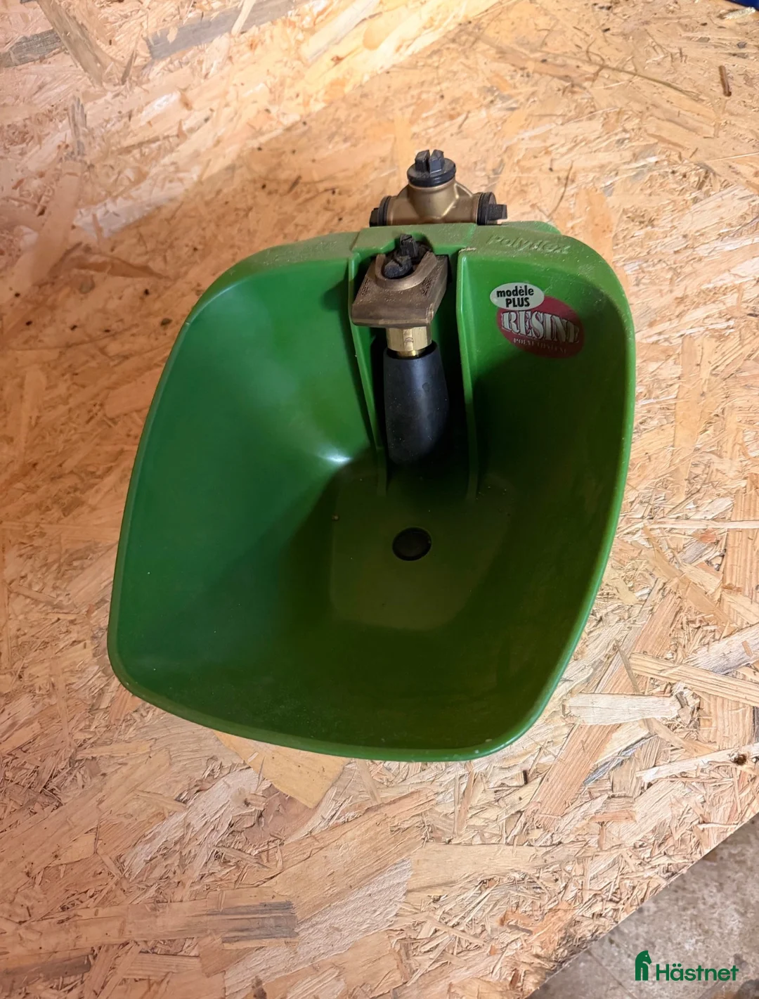 Stallinredning, stängsel & gård övrig utrustning till salu: La Gee - vattenkopp, olika modeller i Örebro - Annons 2