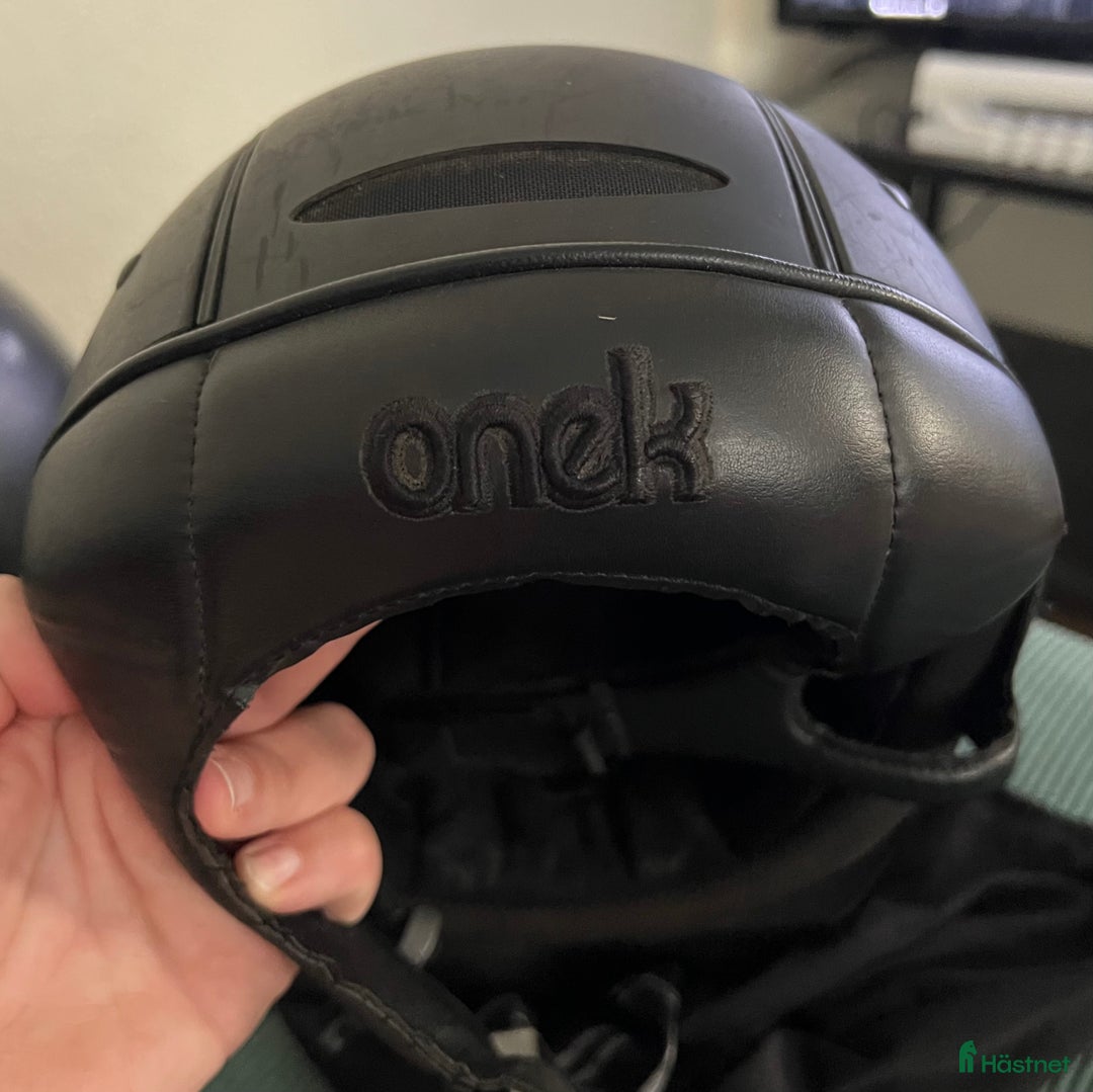 Hjälmar ryttarutrustning till salu: One K hjälm i Flyinge - Annons 2