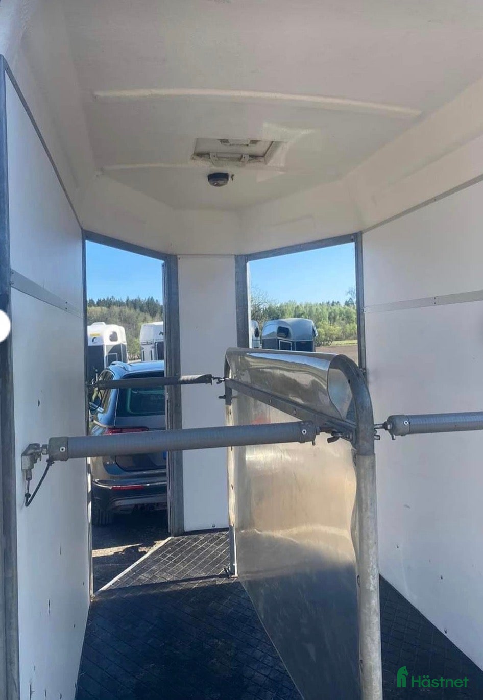 Hästtransporter  fordon & transport till salu: Mycket praktisk transport - Annons 3