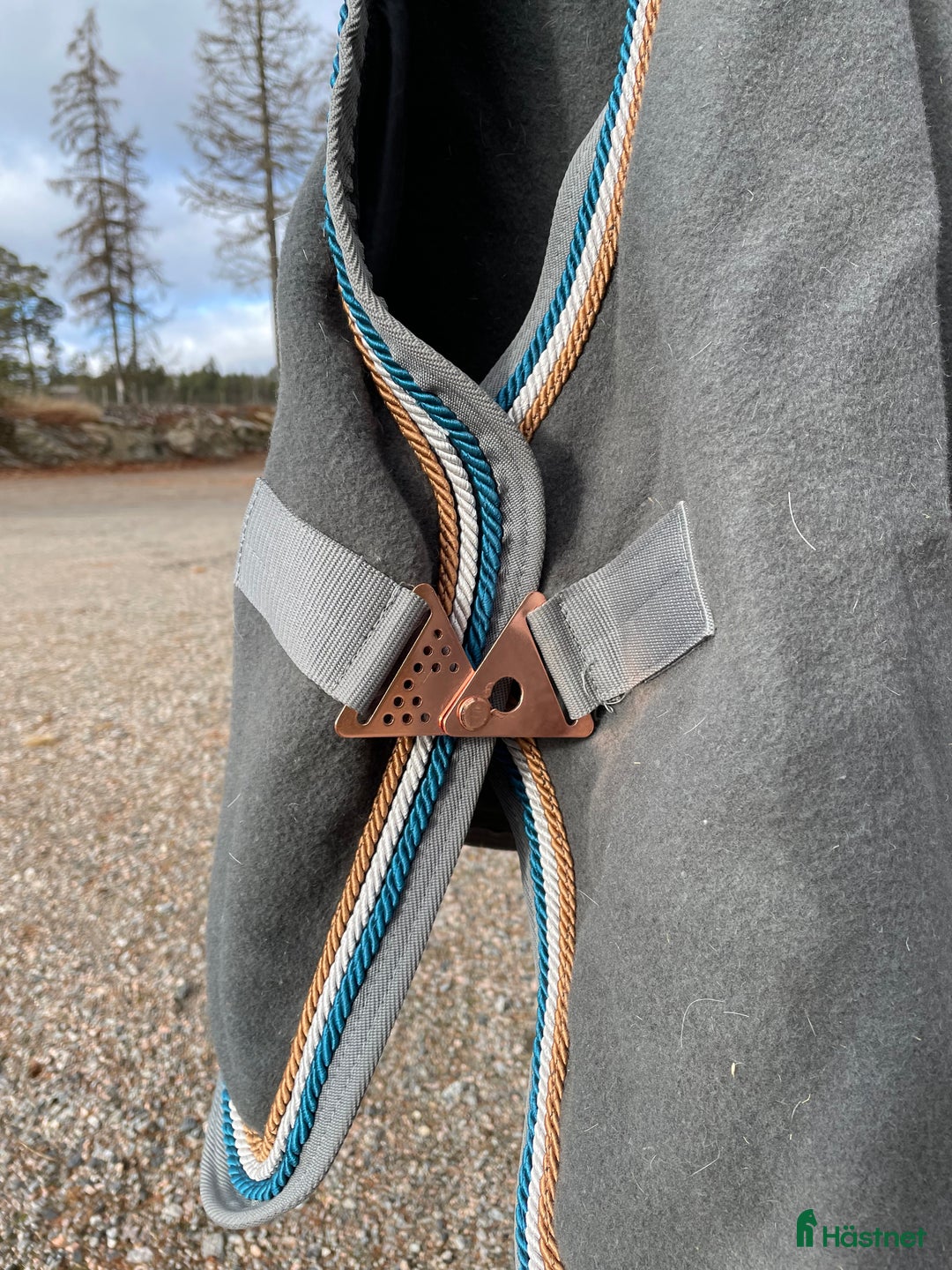 Täcken hästutrustning till salu: Fint ulltäcke 125 i Järna - Annons 3