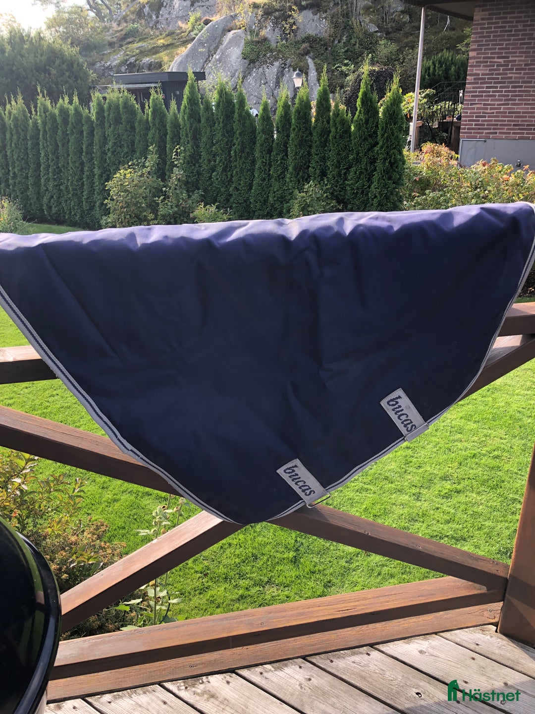 Täcken hästutrustning till salu: Täcke Bucas 200gr med avtagbarhals 145cm i Västra Frölunda - Annons 5