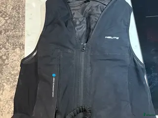 Säkerhetsvästar ryttarutrustning till salu: Helite säkerhetsväst i Skärhamn - Annons 2