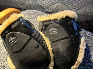 Benskydd hästutrustning till salu: Veredus Grand Prix Bakskydd i Västerås - Annons 1