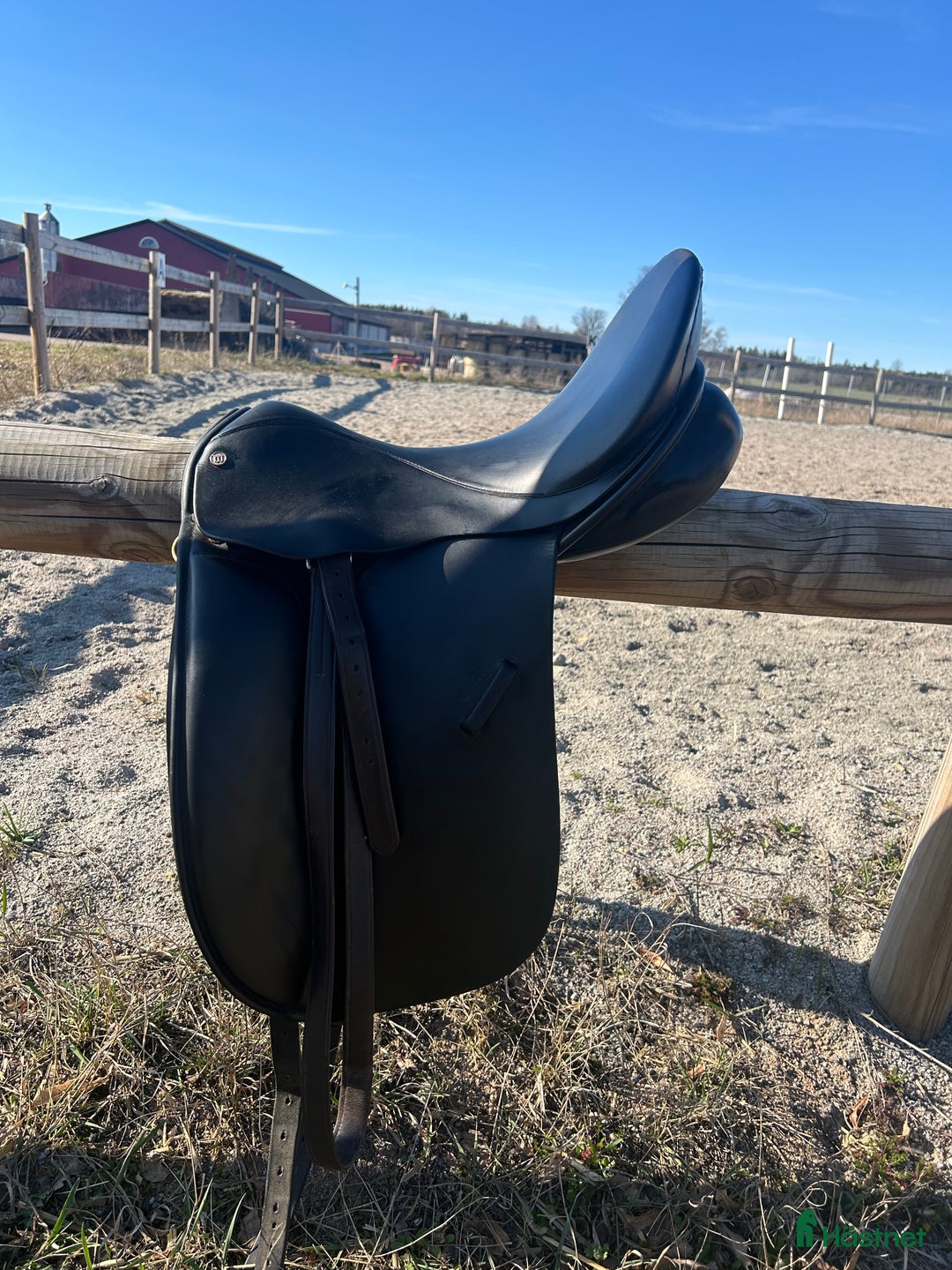 Sadlar hästutrustning till salu: Dressyrsadel i Trekanten - Annons 1