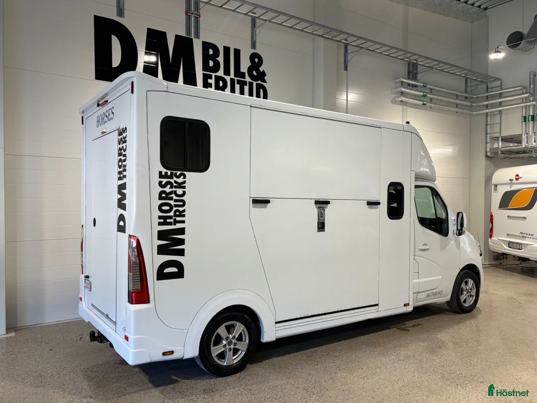 Hästlastbilar  fordon & transport till salu: Hästlastbil 2015 / V-galler / Drag / Bra lastvikt - Annons 2