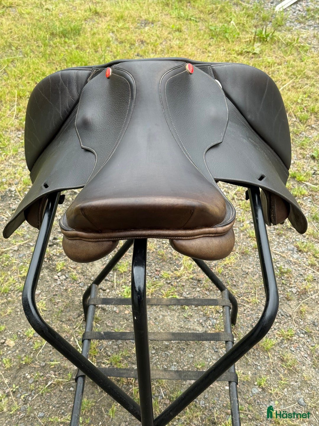 Sadlar hästutrustning till salu: Jätte fin sadel till salu i Fjärås - Annons 4