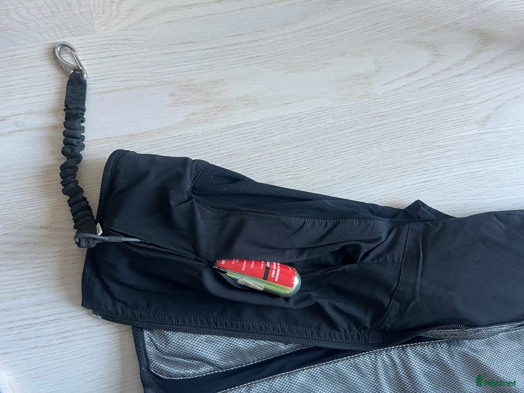 Säkerhetsvästar ryttarutrustning till salu: Freejump Airbag i Solna - Annons 3