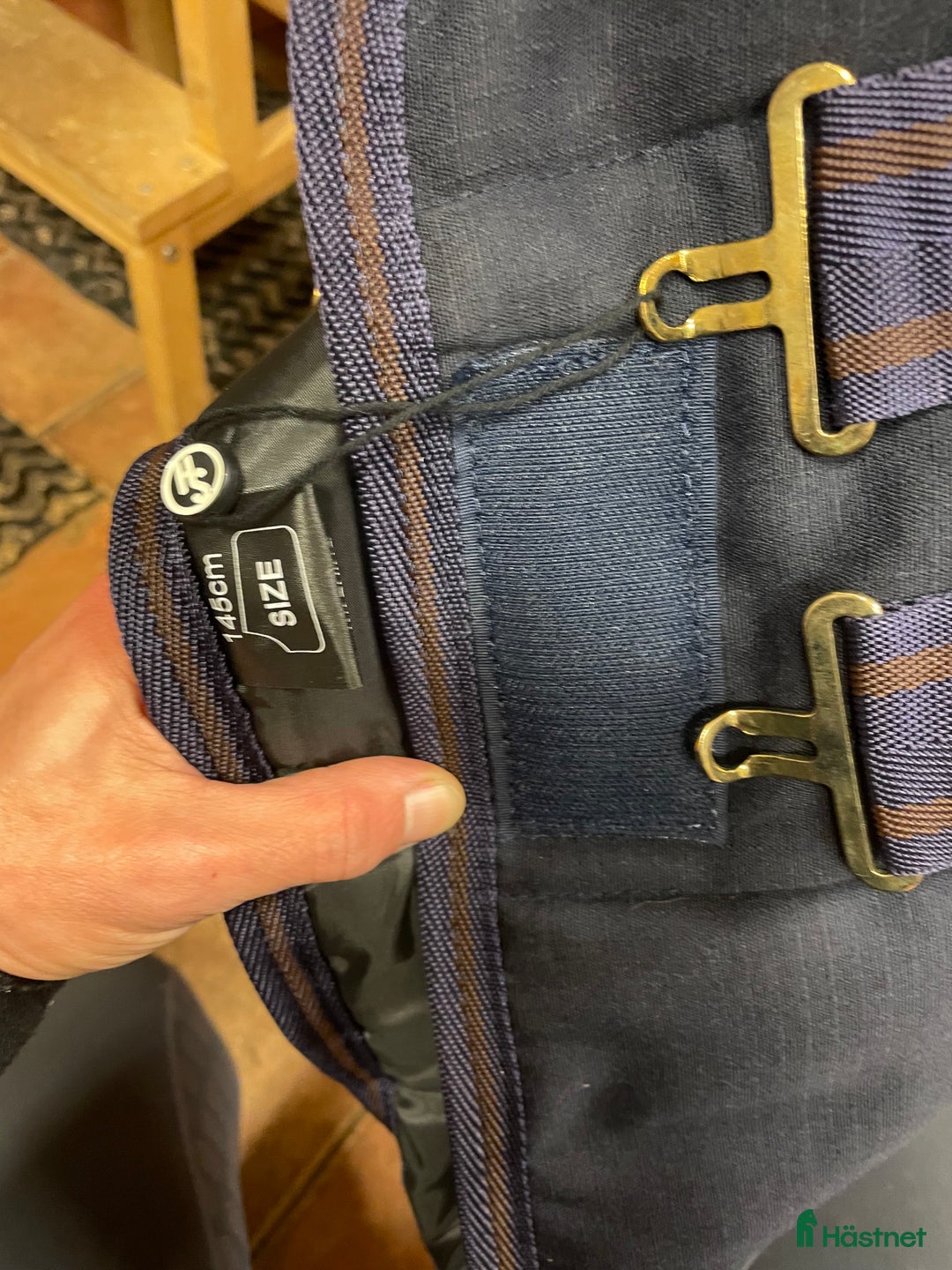 Täcken hästutrustning till salu: Nytt 200 g stalltäcke, endast provat i Uppsala - Annons 1