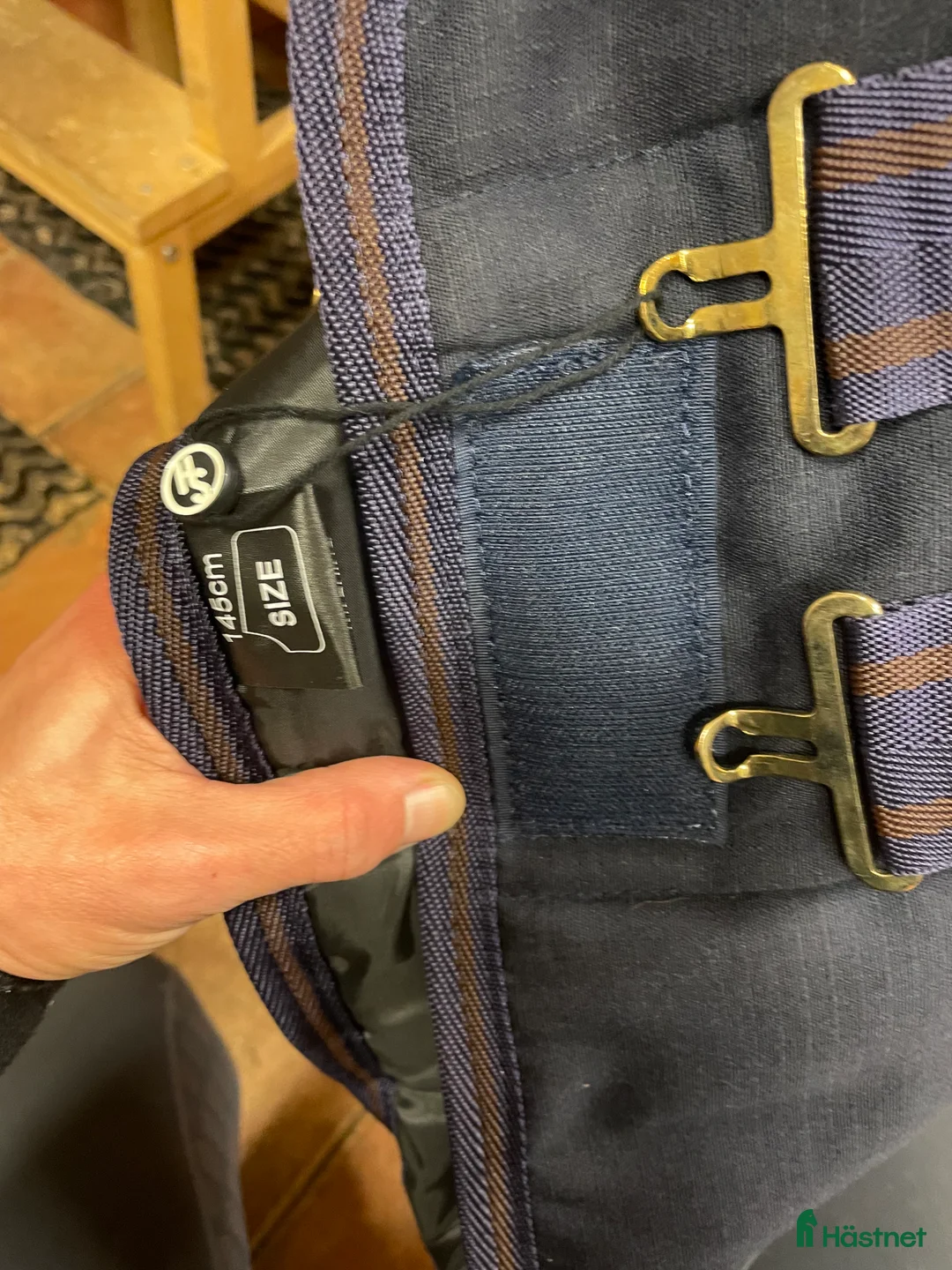 Täcken hästutrustning till salu: Nytt 200 g stalltäcke, endast provat i Uppsala - Annons 1