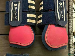 Benskydd hästutrustning till salu: Rosa benskydd från Fairfield Stl Cob i Söderköping - Annons 12