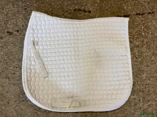 Schabrak & Vojlockar hästutrustning Vitt dressyrschabrak - Annons 10