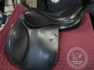 Sadlar hästutrustning Knights Siddhant i Hova - Annons 1