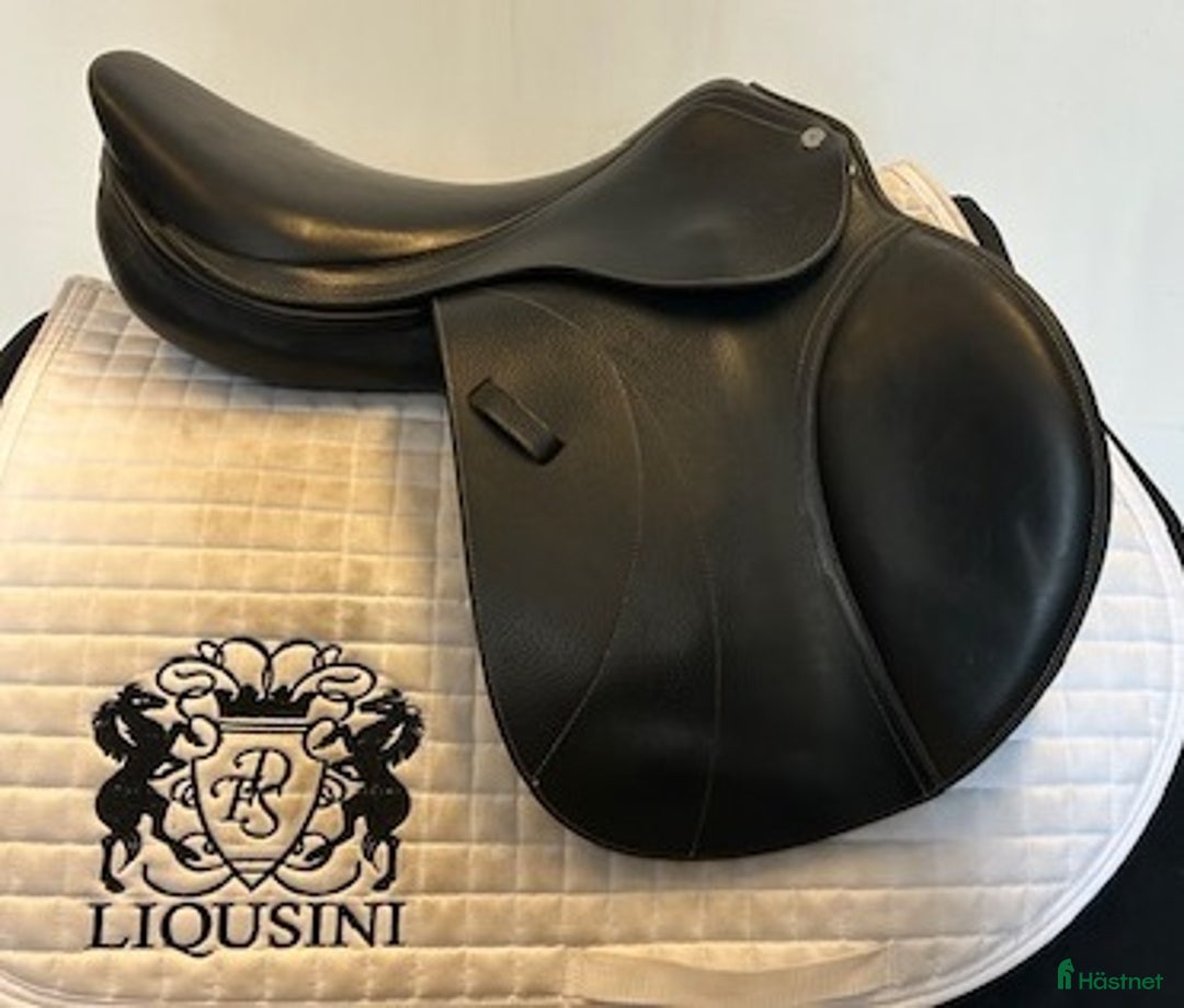 Sadlar hästutrustning till salu: Hoppsadel Knights Sid Hunt i Uppsala - Annons 1