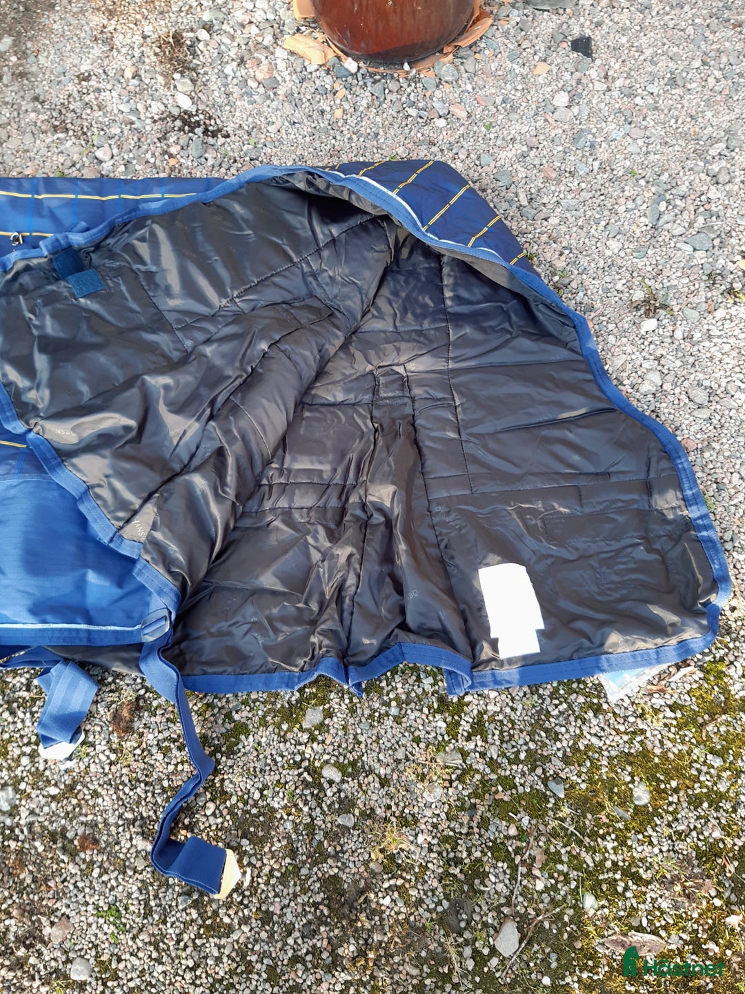 Täcken hästutrustning till salu: Hansbo halvhalstäcke. Stl. 135. 200 g fodring. i Sollebrunn - Annons 2