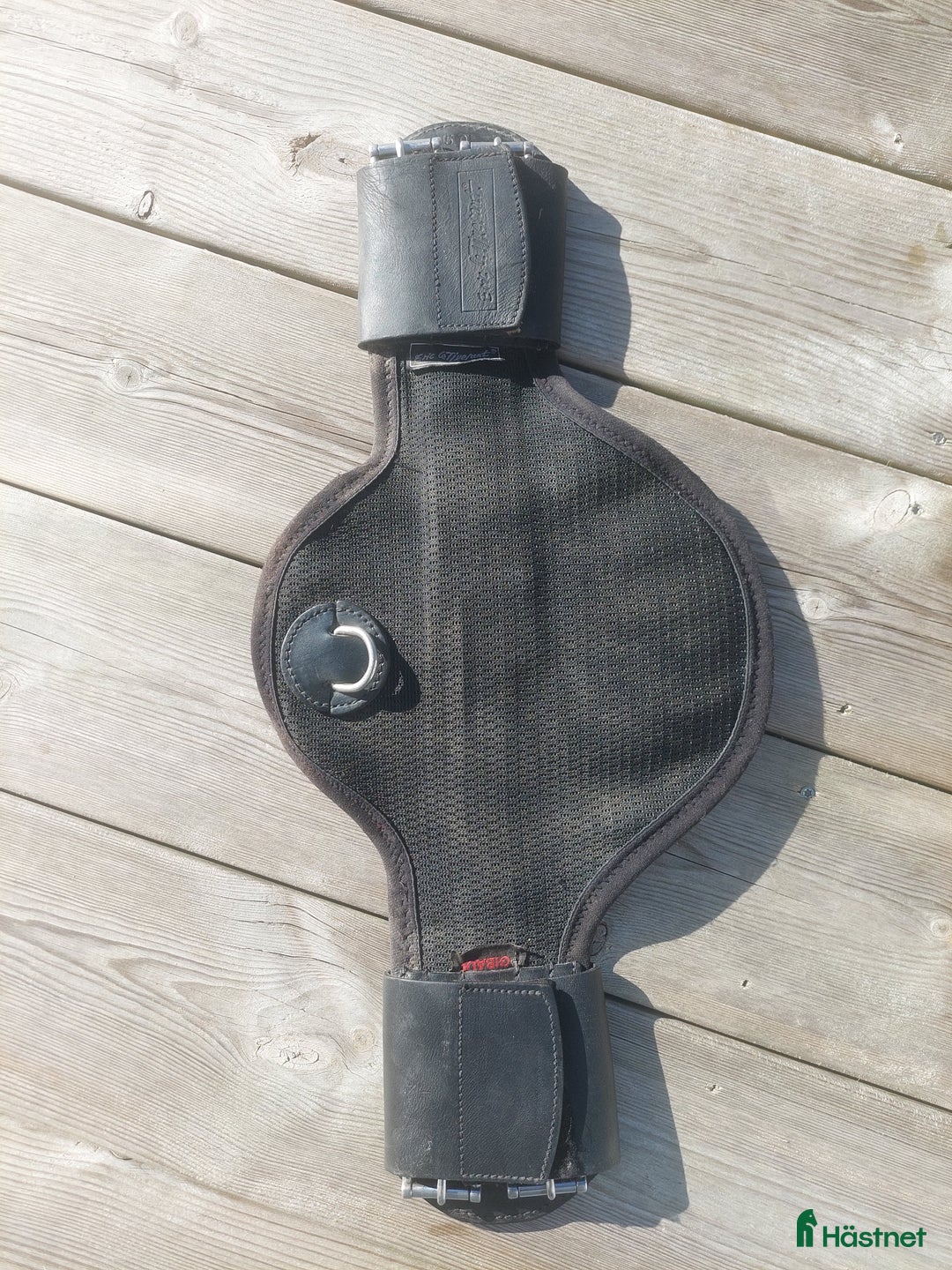 Sadeltillbehör hästutrustning till salu: Eric Le Tixerant sadelgjord dressyr strl 50 i Kungsbacka - Annons 1