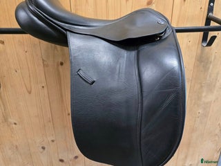 Sadlar hästutrustning till salu: dressyrsadel i Olofström - Annons 1