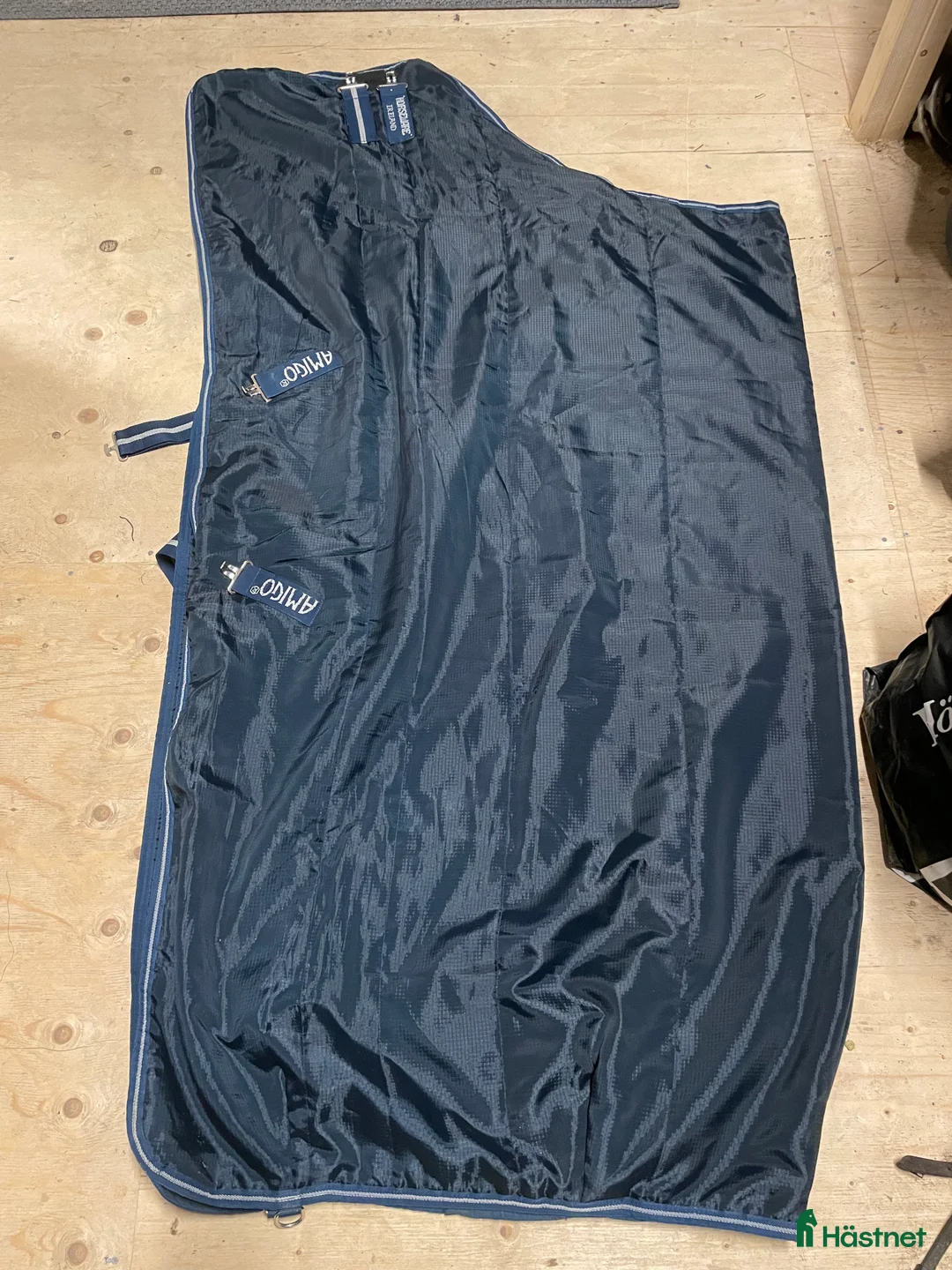 Täcken hästutrustning till salu: HW Amigo insulator 100g, strl 145 - Annons 2