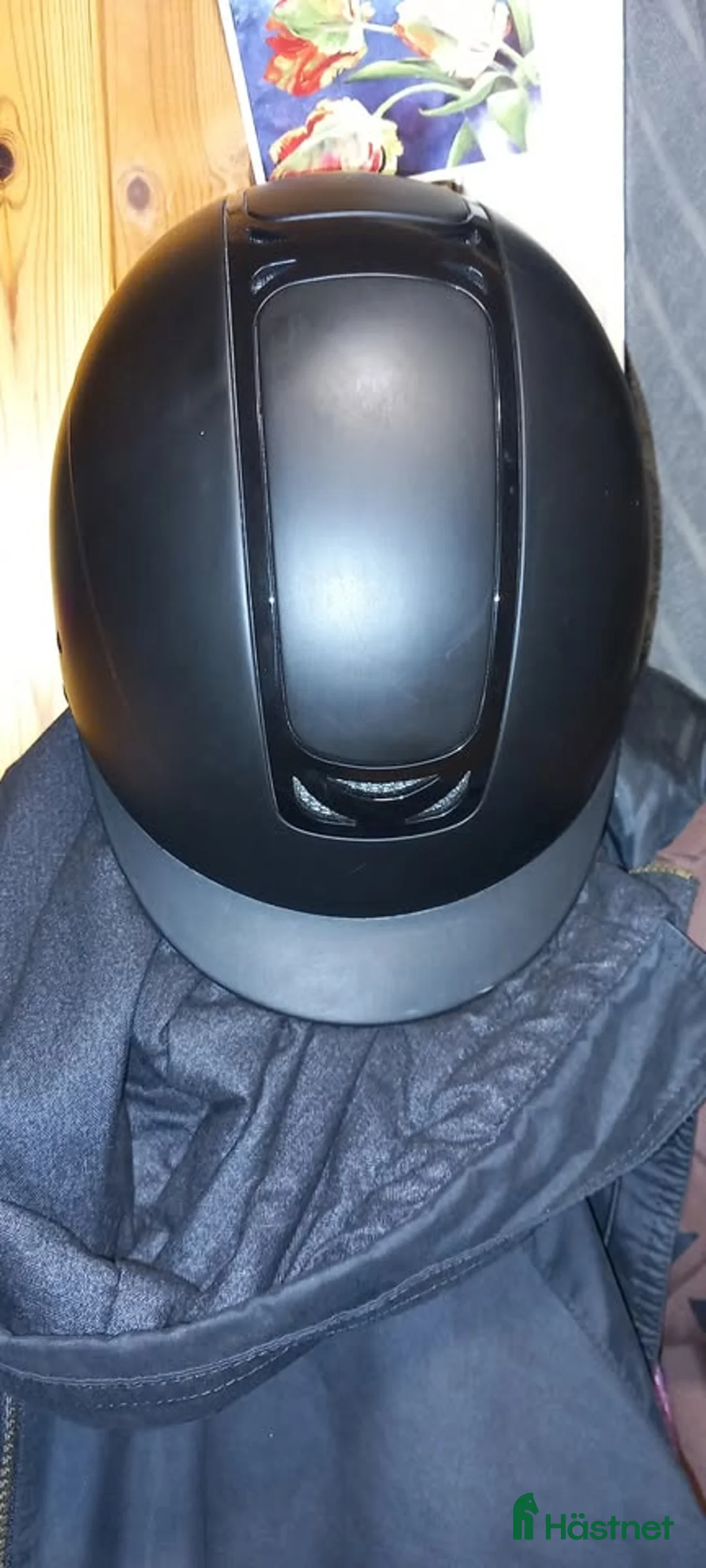 Hjälmar ryttarutrustning till salu: hjälm med mips i Bäckefors - Annons 1