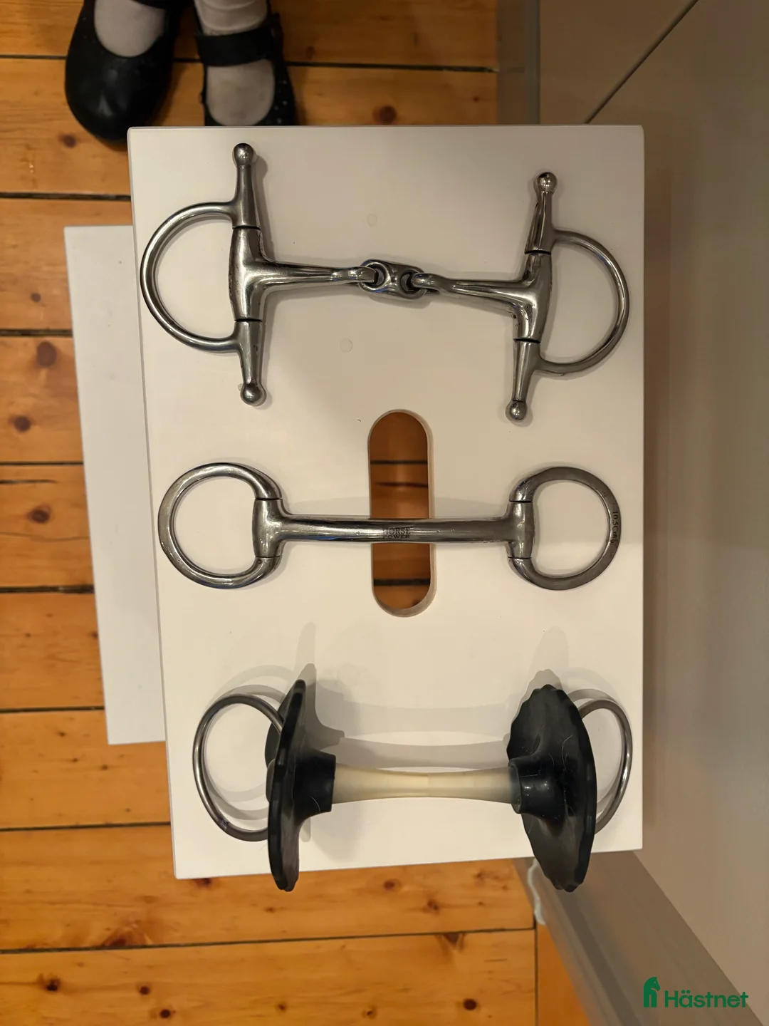 Bett hästutrustning till salu: Tre olika bett i Södertälje - Annons 1