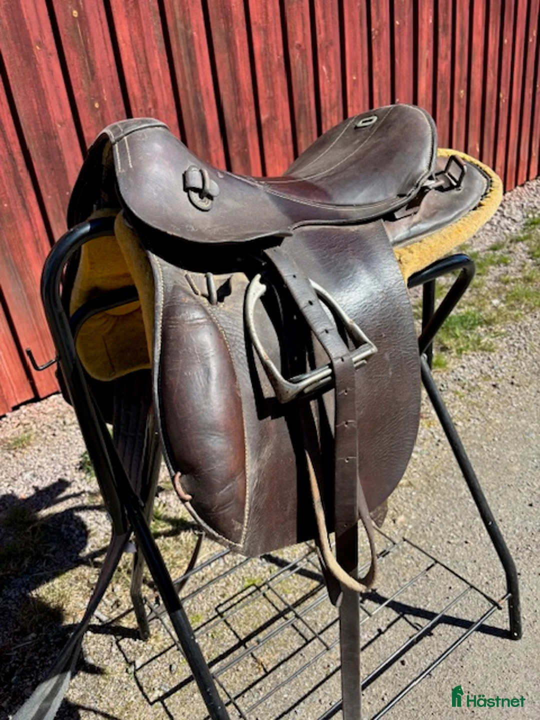 Sadlar hästutrustning till salu: Manskapssadel i Mölltorp - Annons 1