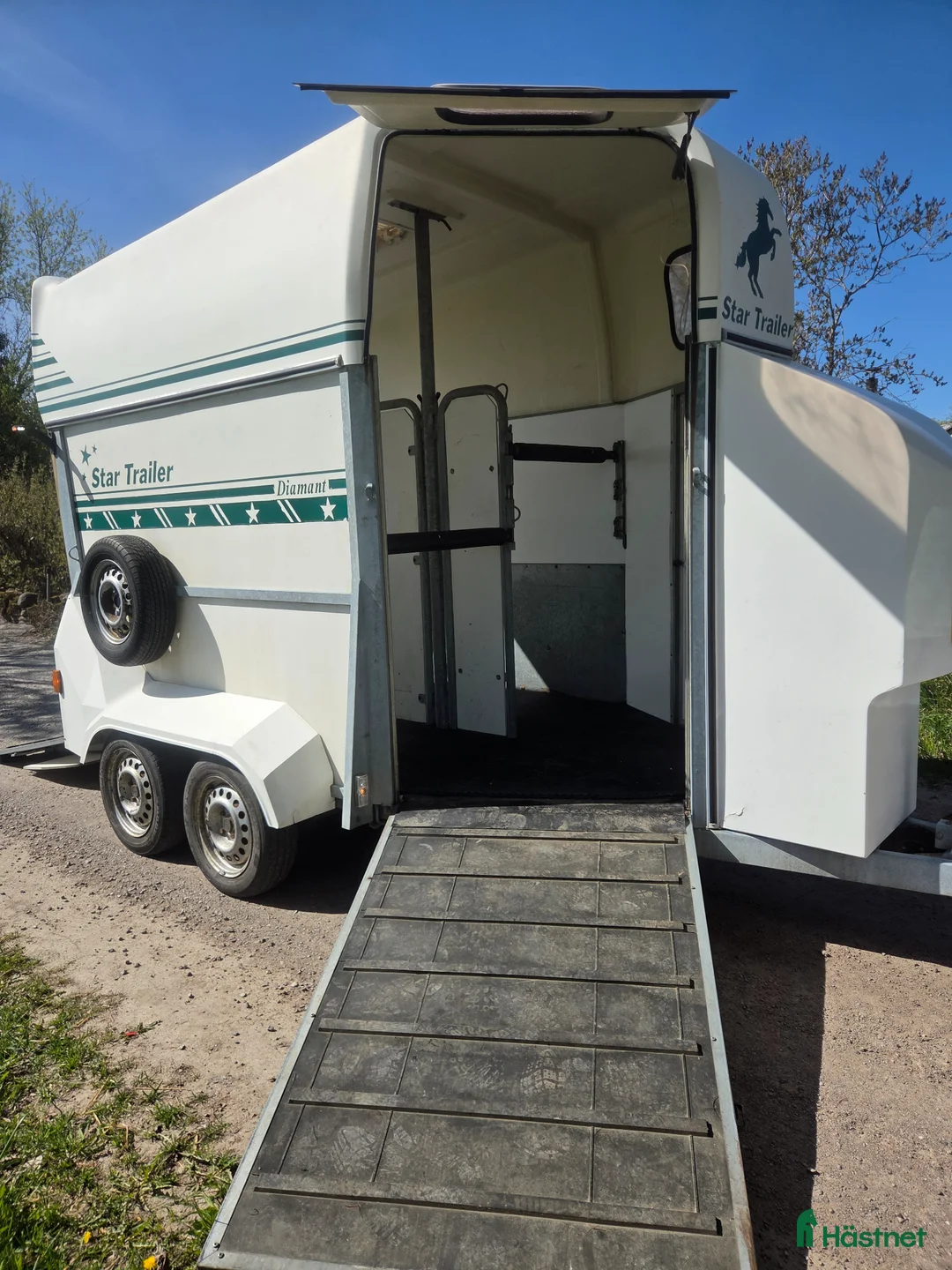 Hästtransporter  fordon & transport till salu: Star trailer, frontutlastning, nybes, sadelkammare - Annons 2