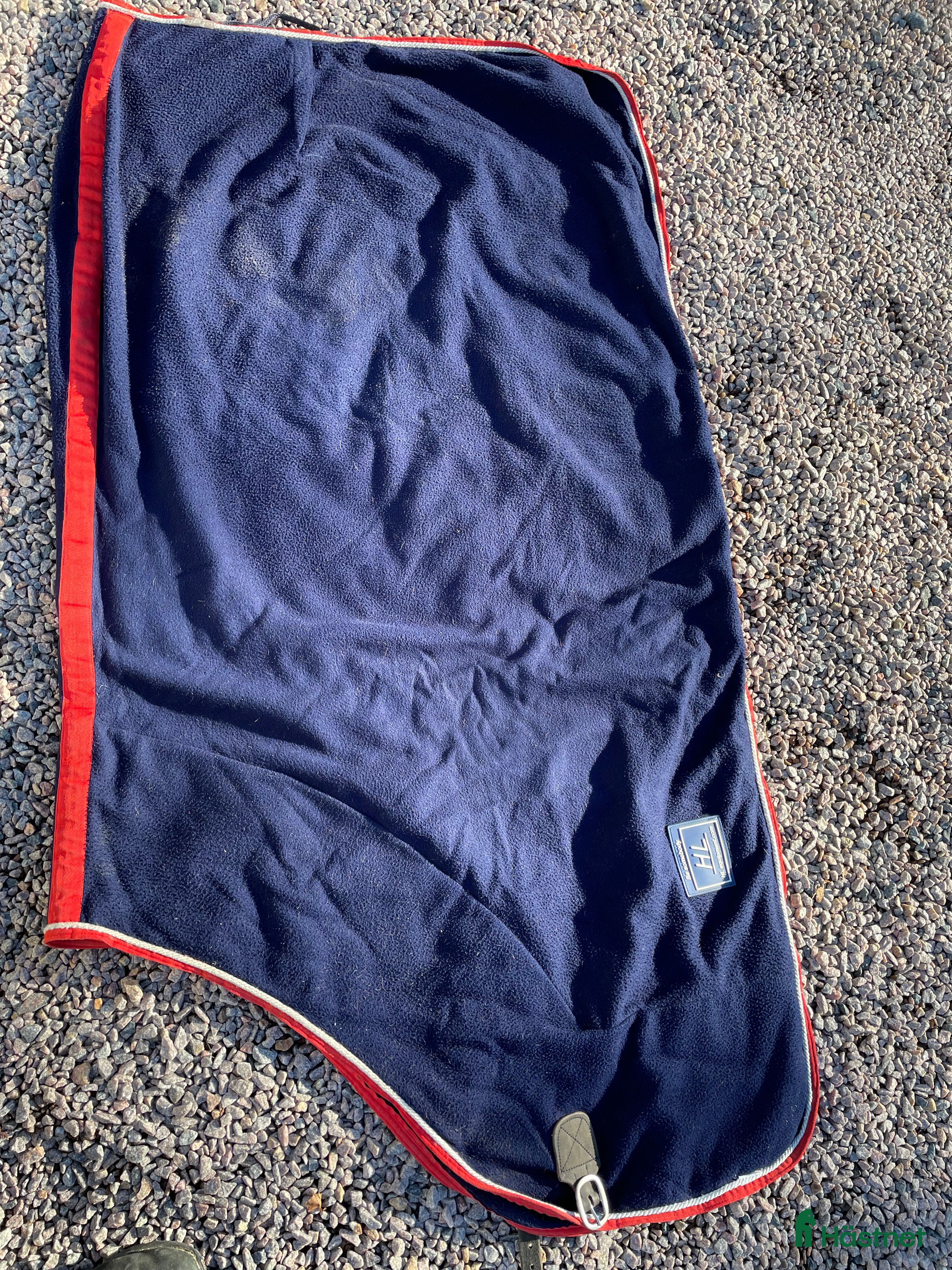 Täcken hästutrustning till salu: Fleecetäcke 135cm i Vallda - Annons 4