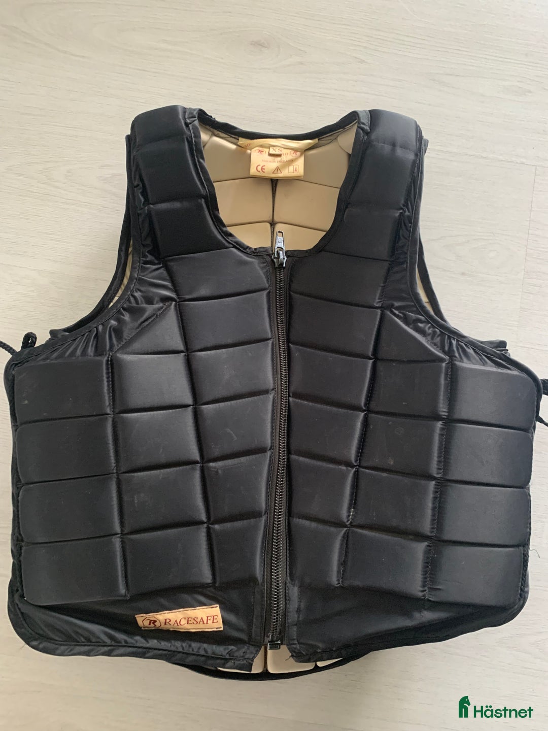Säkerhetsvästar ryttarutrustning till salu: Racesafe sälerhetsväst  i Uppsala - Annons 1