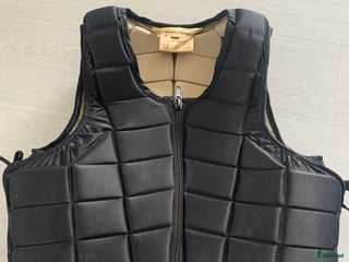 Säkerhetsvästar ryttarutrustning till salu: Racesafe sälerhetsväst i Uppsala - Annons 1