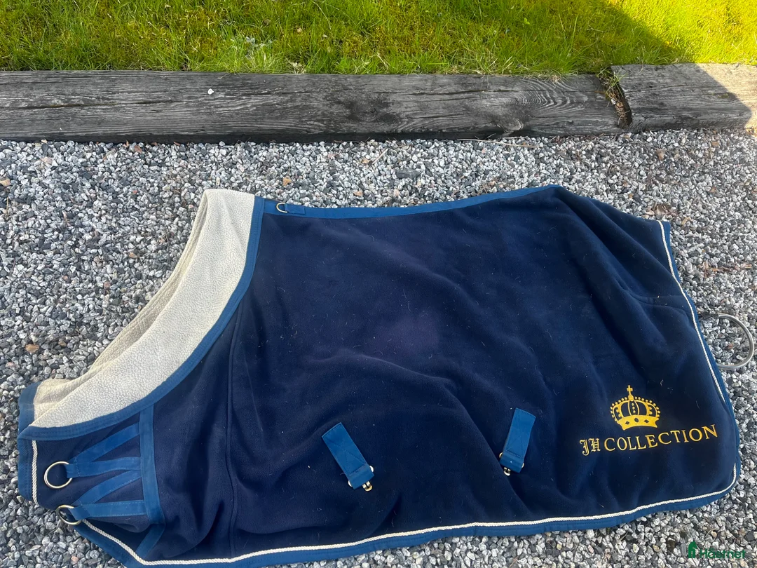 Täcken hästutrustning till salu: Fint fleecetäcke - Annons 1