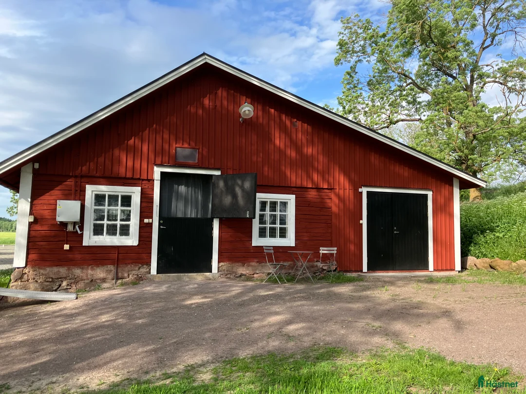  stallplats finnes: Stallplats i Mantorp - Annons 1