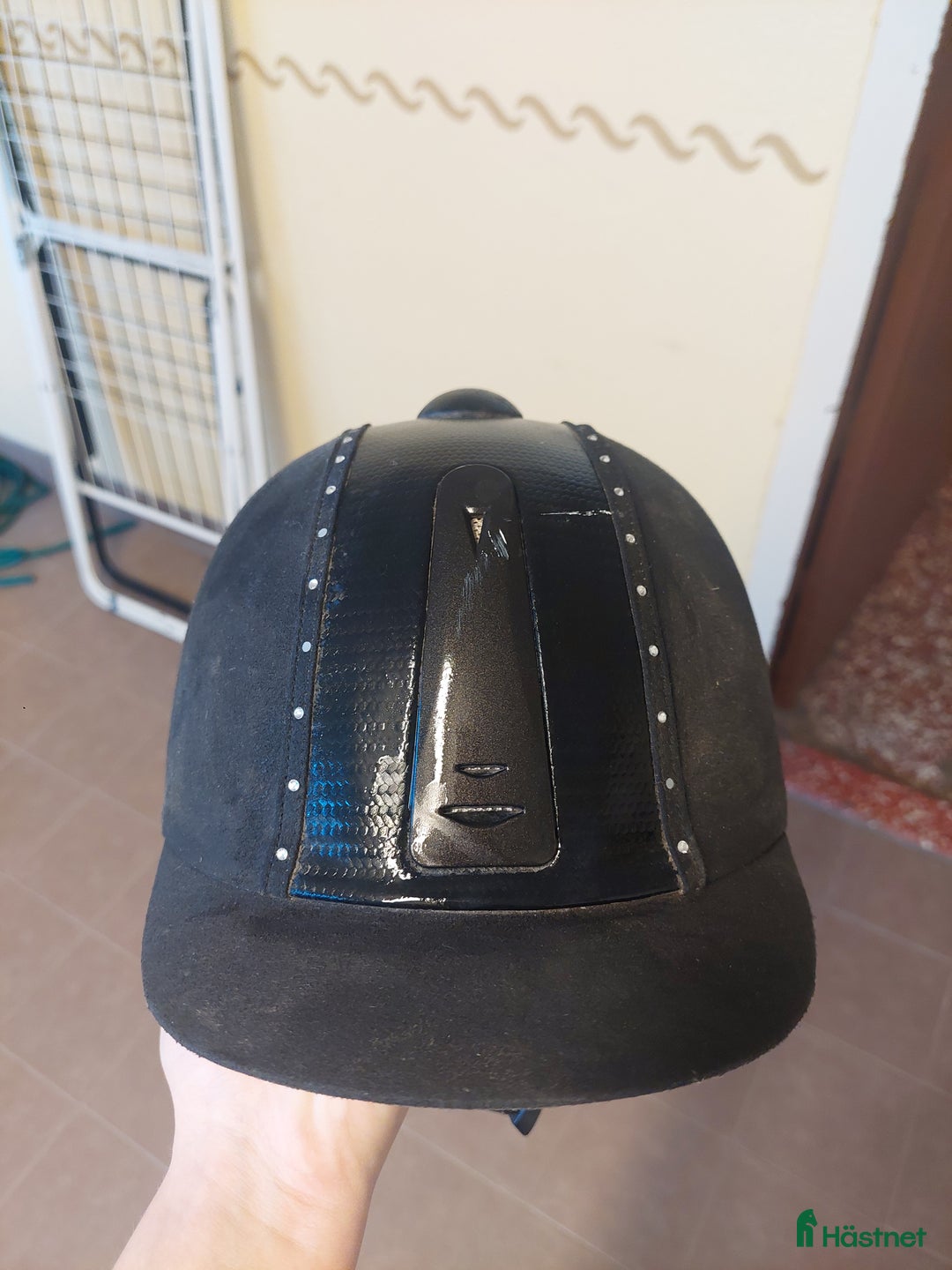 Hjälmar ryttarutrustning till salu: Fin ridhjälm i Vedum - Annons 1