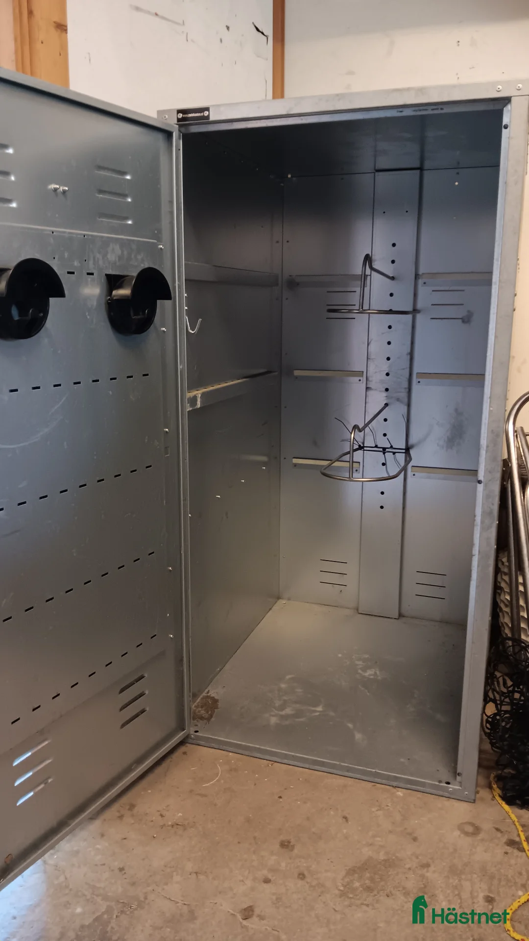 Stallinredning, stängsel & gård övrig utrustning till salu: Sadelskåp - Annons 2