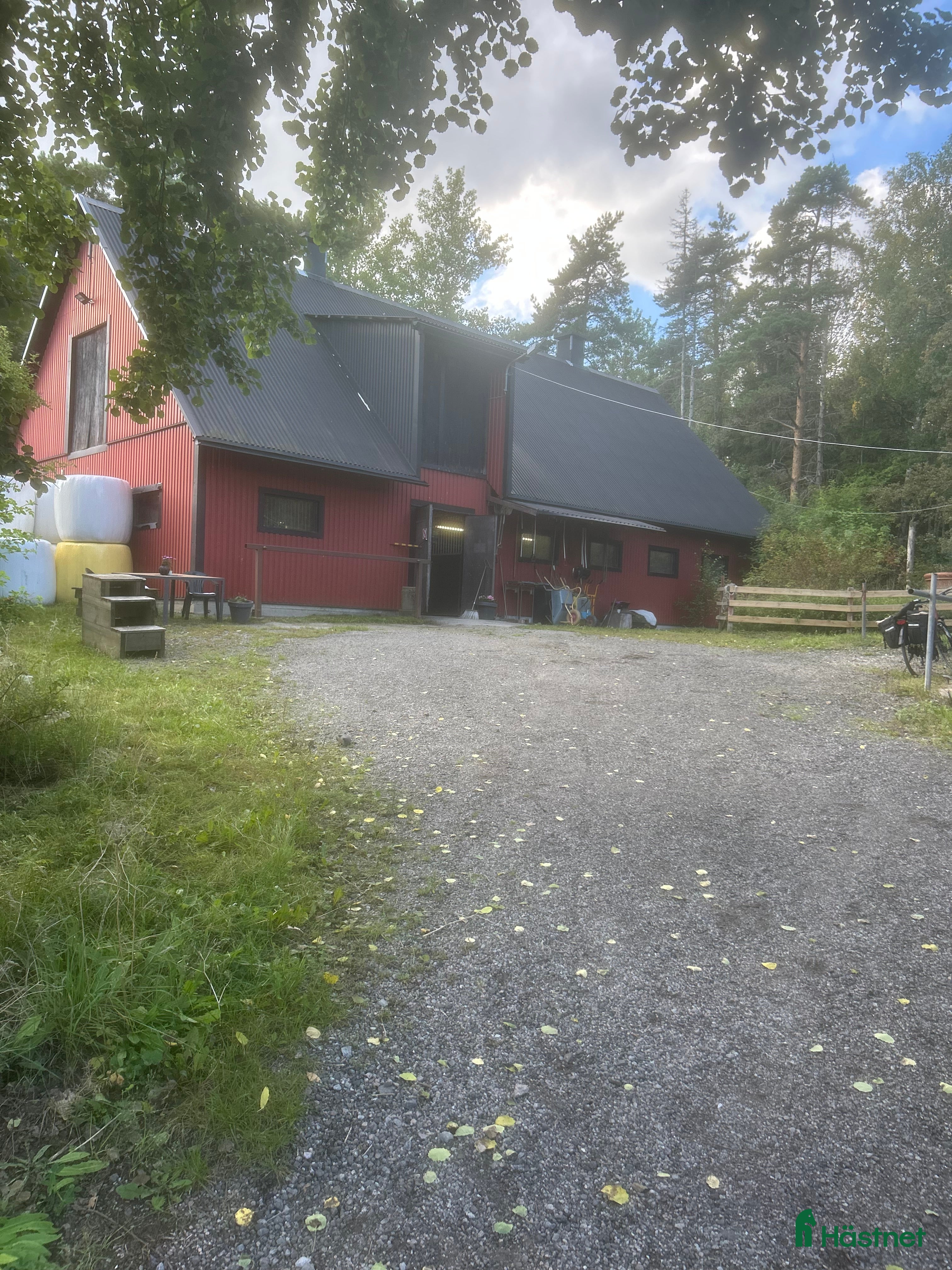  stallplats Charmigt stall med 9 boxar uthyres i Ågesta - Annons 2