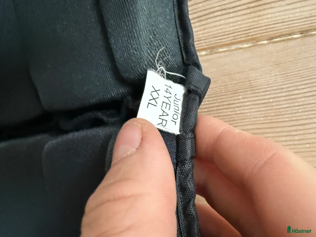 Säkerhetsvästar ryttarutrustning till salu: Fin säkerhetsväst! i Höllviken - Annons 2