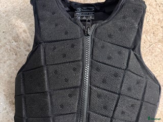 Säkerhetsvästar ryttarutrustning till salu: Racesafe provent child M i Henån - Annons 1