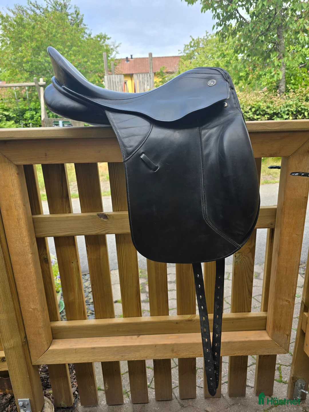 Sadlar hästutrustning till salu: Trevlig begagnad och välvårdad dressyrsadel i Åkers Styckebruk - Annons 2