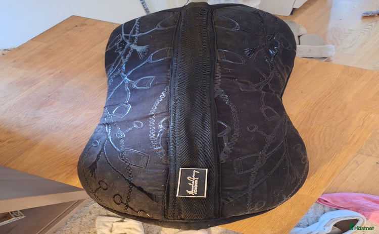 Sadeltillbehör hästutrustning till salu: Santa Cruz sadelpad i Norrköping - Annons 12