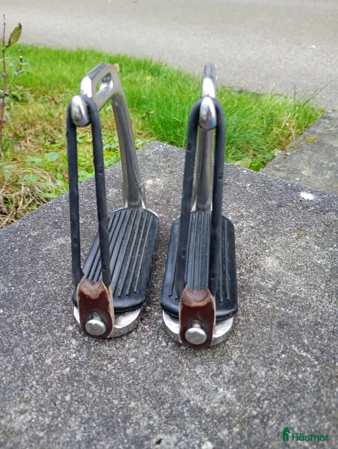 Sadeltillbehör hästutrustning till salu: Säkerhets stigbyglar  i Strömstad - Annons 2