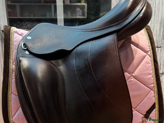 Sadlar hästutrustning till salu: Equipe emperio dressyrsadel i Gotlands Tofta - Annons 3
