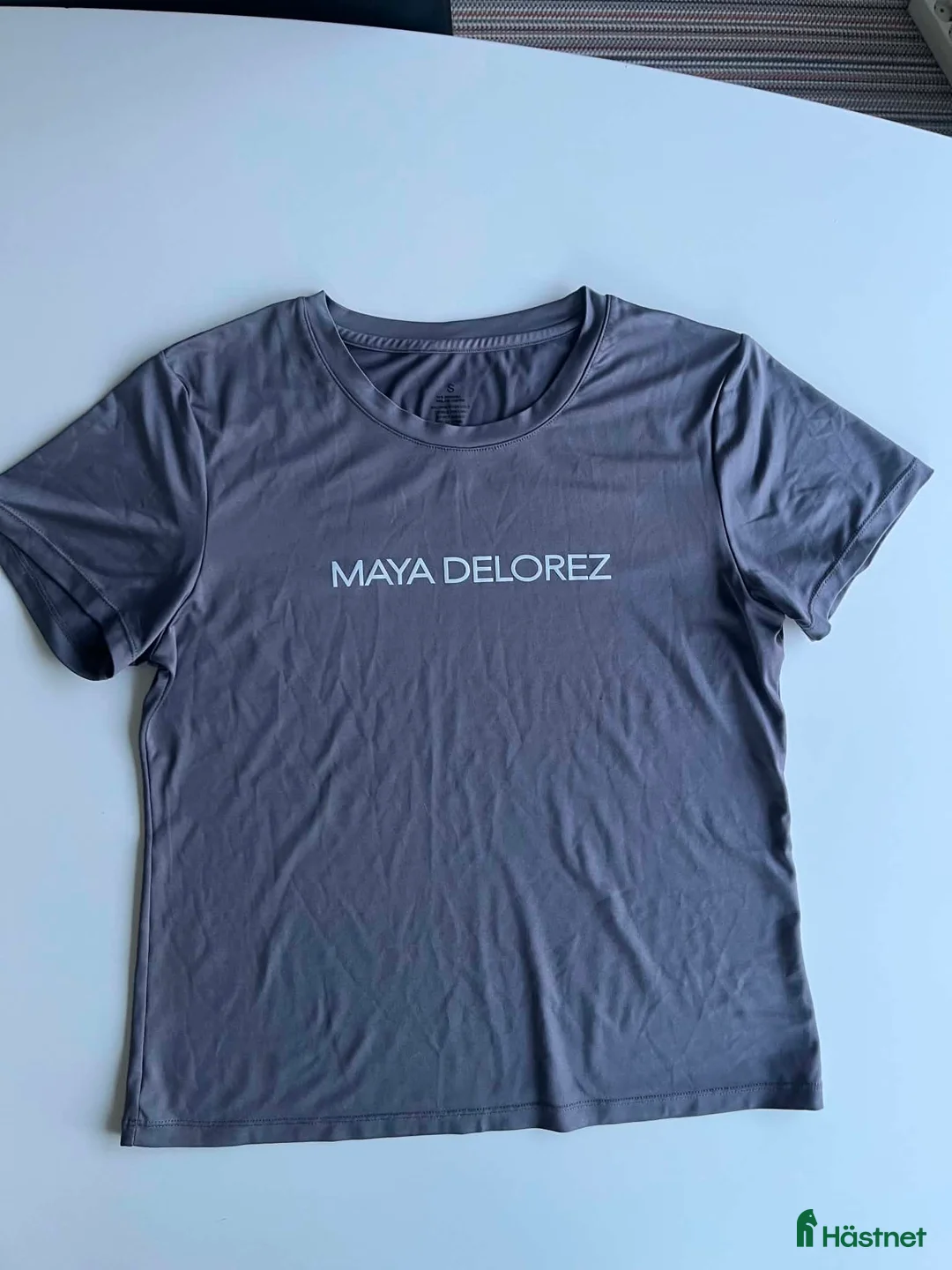 Övrigt Ridkläder ryttarutrustning till salu: Maya Delorez - Ridbyxor, Tröja, T-shirt, strl S/M - Annons 1
