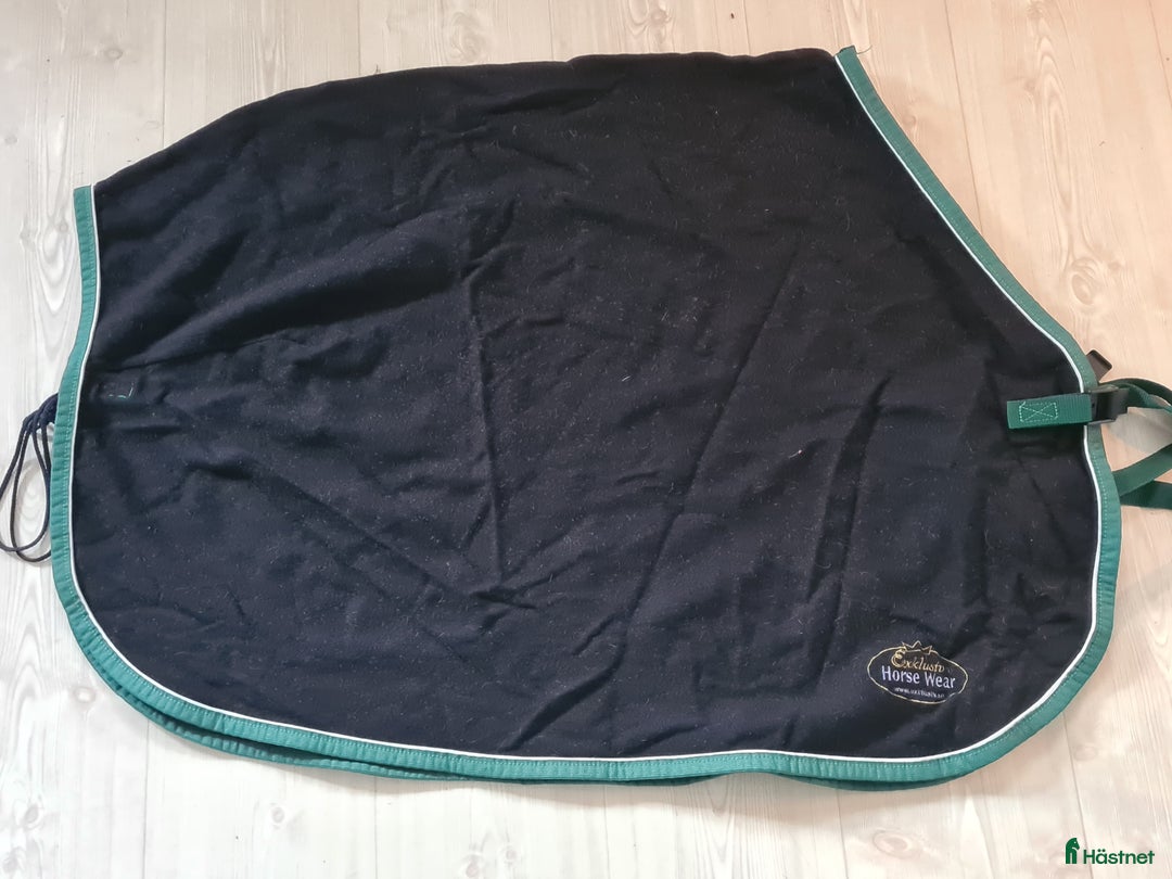 Täcken hästutrustning till salu: Exklusive Horse Wear ull ländtäcke, ridtäcke i Rimbo - Annons 1