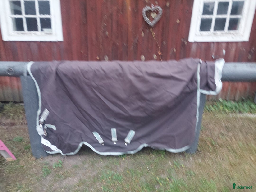 Täcken hästutrustning till salu: Horseware Rhino, 125 cm vintertäcke i Klintehamn - Annons 1