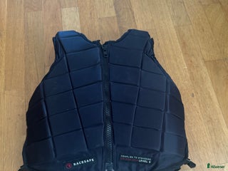 Säkerhetsvästar ryttarutrustning till salu: Racesafe väst i Nyköping - Annons 4